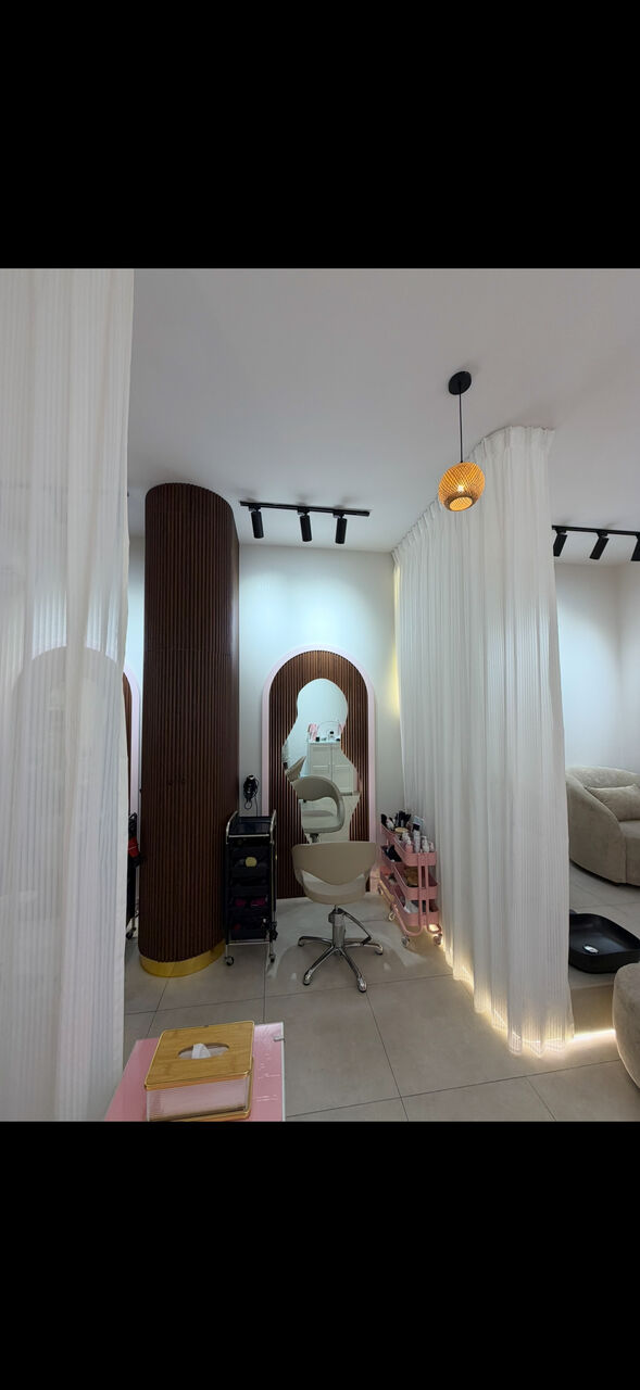 Manama, Shops, BHD 8000,  65 Sq. Meter,  Ladies Salon For Sale