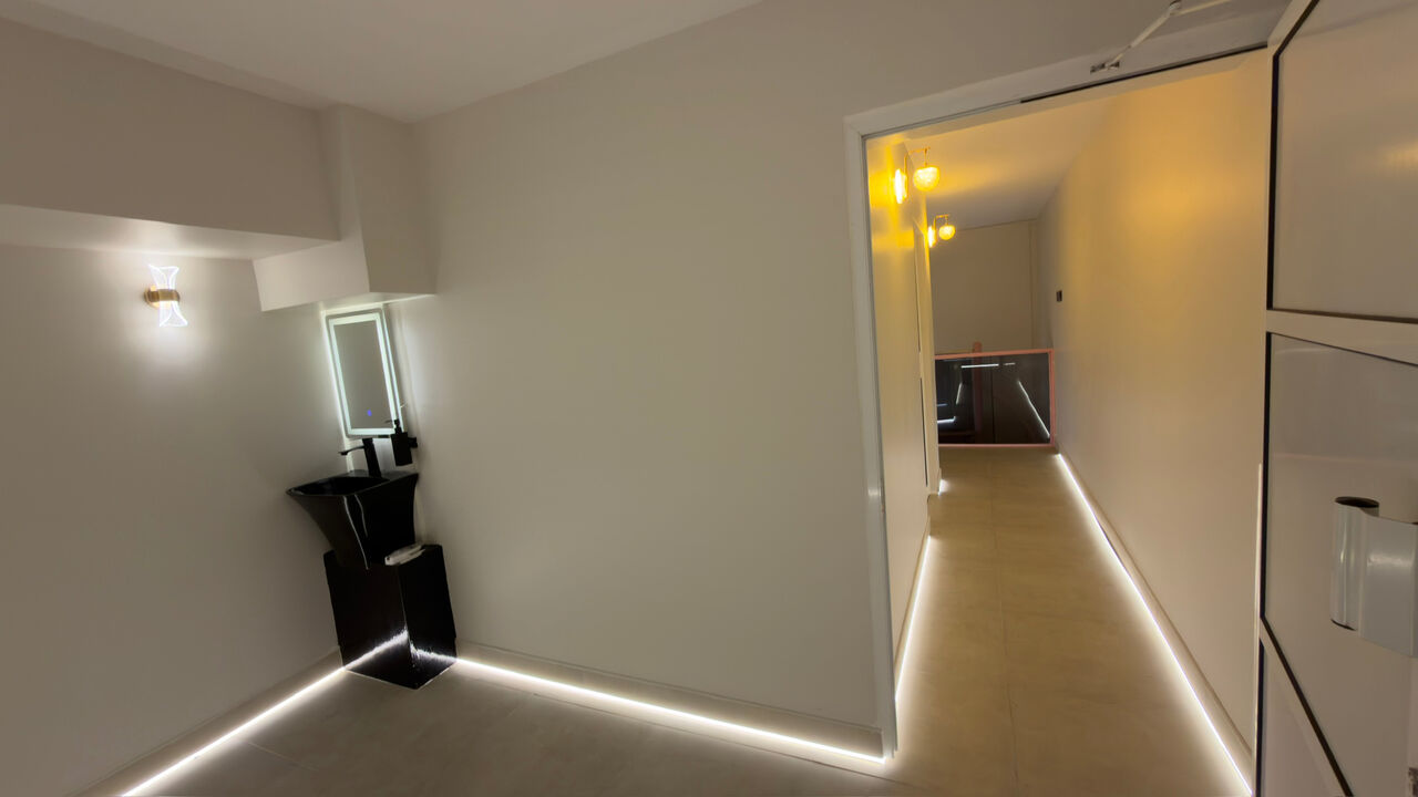 Manama, Shops, BHD 8000,  65 Sq. Meter,  Ladies Salon For Sale