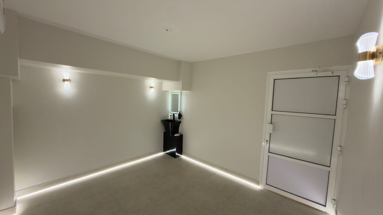 Manama, Shops, BHD 8000,  65 Sq. Meter,  Ladies Salon For Sale
