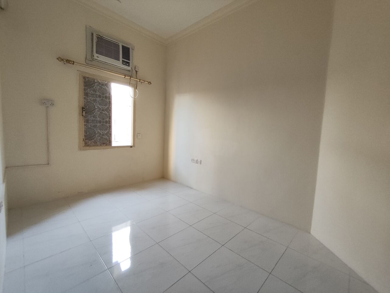 Segaya, Apartments, Flats, Houses & Villas, BHD 70/year,  1 BR,  Sagaya:- Studio Flat On Rent With Ac..