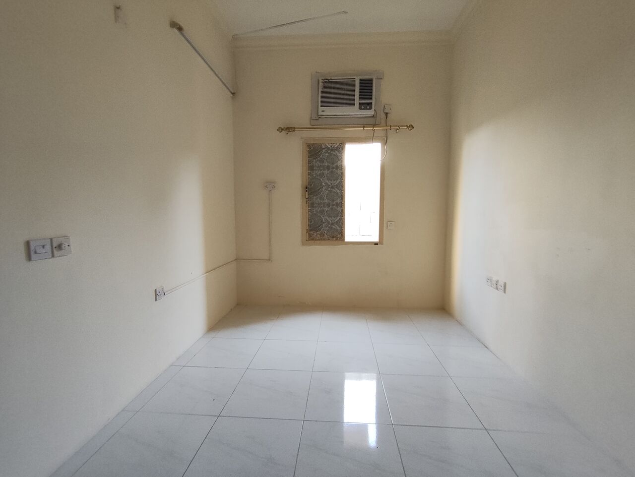 Segaya, Apartments, Flats, Houses & Villas, BHD 70/year,  1 BR,  Sagaya:- Studio Flat On Rent With Ac..