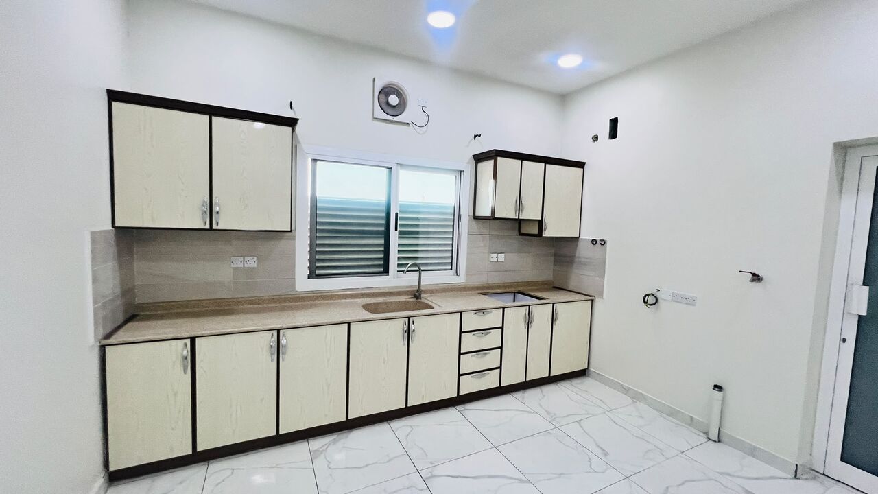 Sanabis, Apartments, Flats, Houses & Villas, BHD 180/month,  1 BR,  Unfurnished Apartment For Rent In Sanabis