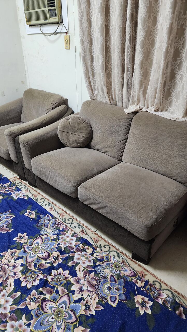 Jeddah, Furniture, SAR 300,  Well Maintained 6-seater Sofa Set For Sale