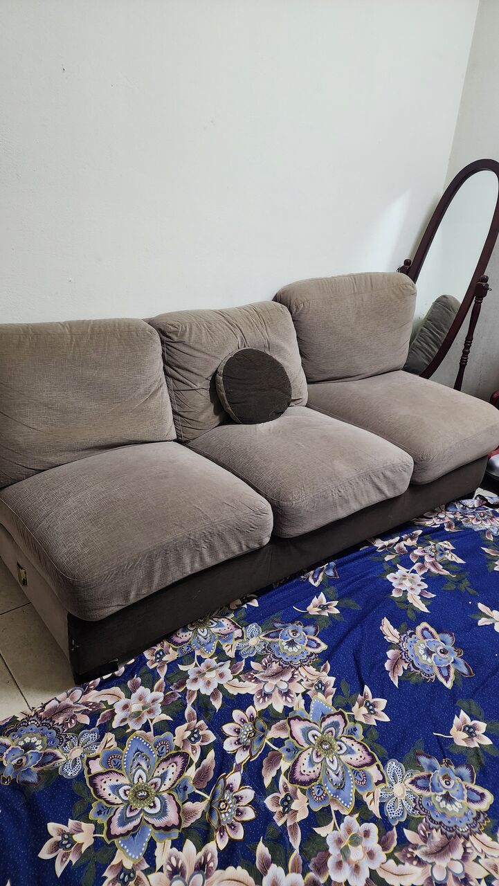 Jeddah, Furniture, SAR 300,  Well Maintained 6-seater Sofa Set For Sale