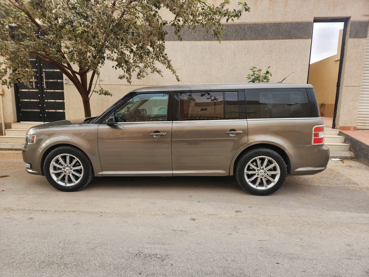 Riyadh, Vehicles, Cars & Trucks , SAR 35000,  Ford Flex 2013 (7 Seater Mind Condition),  2013,  Automatic,  191000 KM,  Ford Flex  (7 Seater)