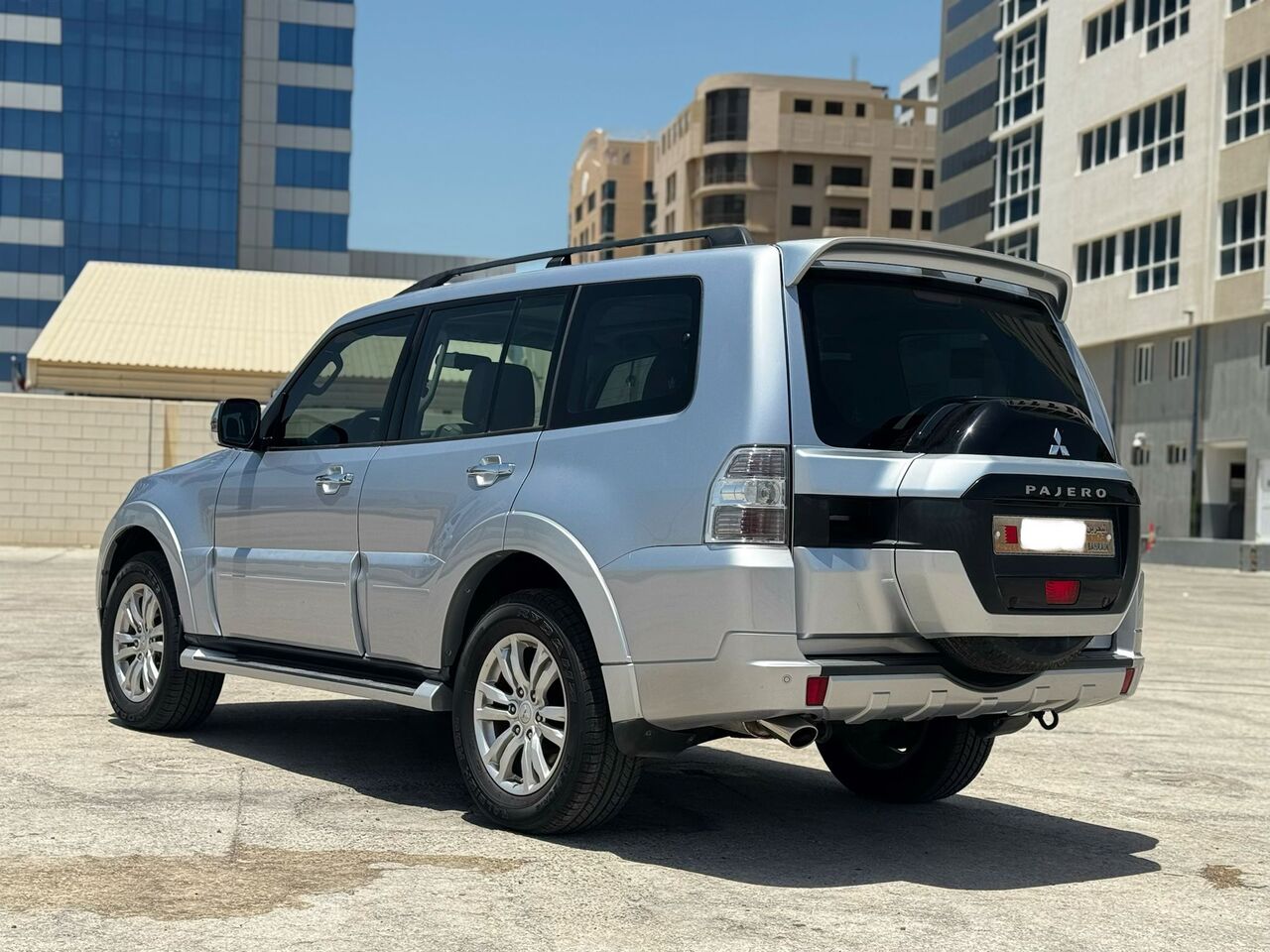 Muharraq, Vehicles, Cars & Trucks , BHD 5700,  Mitsubishi Pajero,  2017,  Automatic,  114000 KM,  FULLY LOADED
