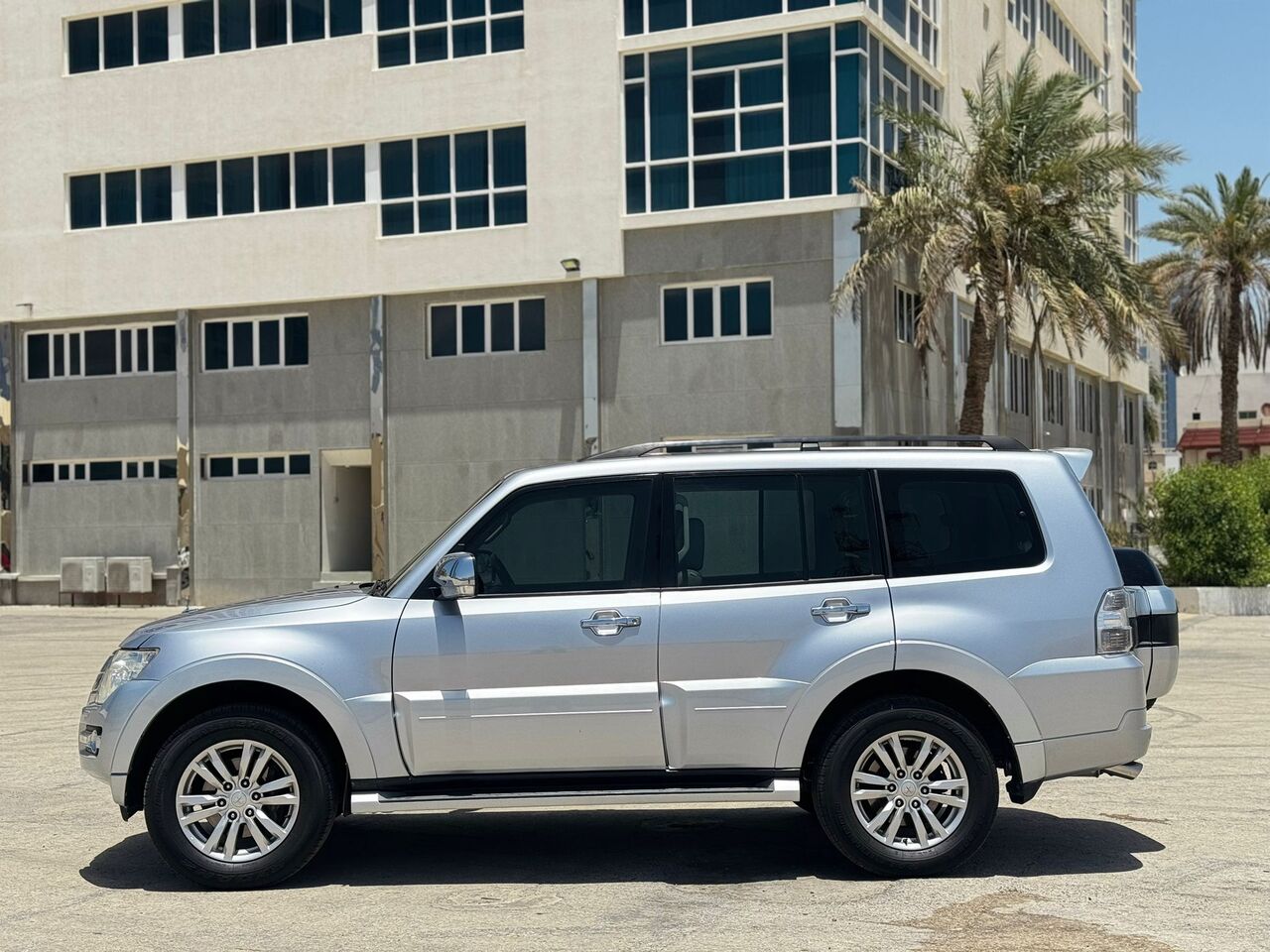 Muharraq, Vehicles, Cars & Trucks , BHD 5700,  Mitsubishi Pajero,  2017,  Automatic,  114000 KM,  FULLY LOADED