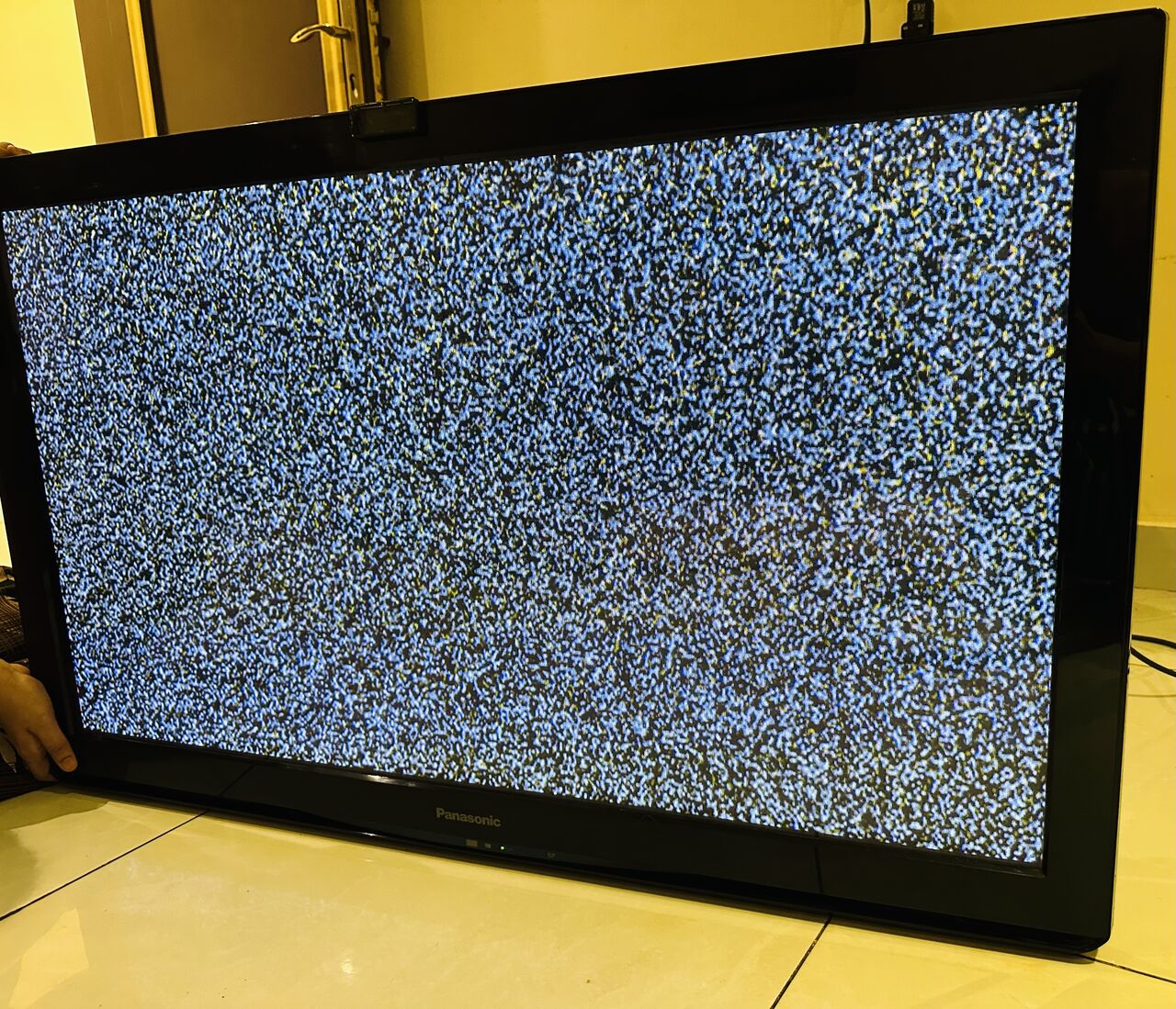 Al Malaz, Electronics, SAR 200,  URGENT SALE: Panasonic LCD TV 42 Inch