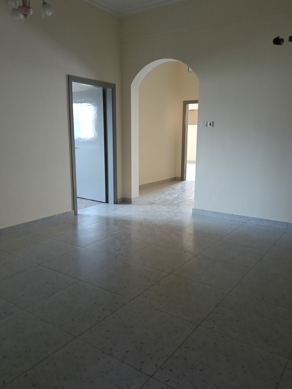 Salmaniya, Apartments, Flats, Houses & Villas, BHD 210/month,  2 BR,  2 Bedroom Unfurnished Flat For Rent Without Ewa