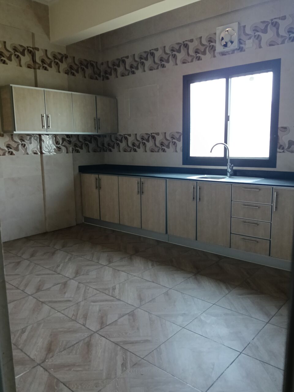 Salmaniya, Apartments, Flats, Houses & Villas, BHD 210/month,  2 BR,  2 Bedroom Unfurnished Flat For Rent Without Ewa