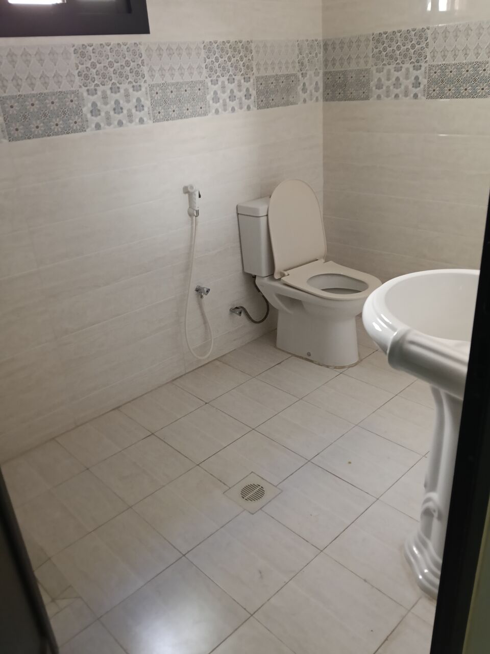 Salmaniya, Apartments, Flats, Houses & Villas, BHD 210/month,  2 BR,  2 Bedroom Unfurnished Flat For Rent Without Ewa