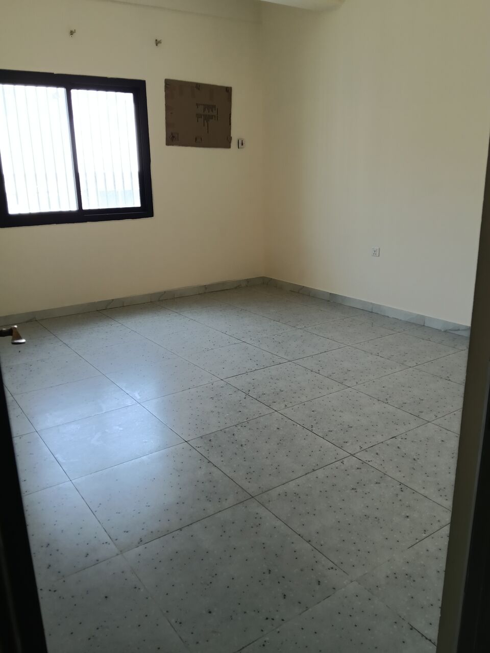 Salmaniya, Apartments, Flats, Houses & Villas, BHD 210/month,  2 BR,  2 Bedroom Unfurnished Flat For Rent Without Ewa