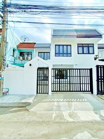 Bangkok, Villas, THB 19999,  27 Sq. Feet,  Ramkhamhaeng 111-119 Near The Paseo Town 900 M. Townhouse, 2 Floors, 3 Bedrooms, 2