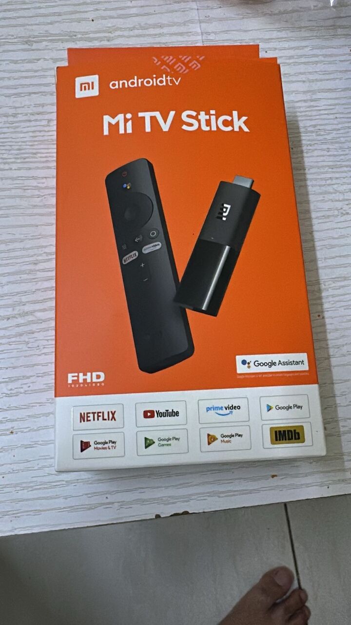 Dammam, Household Items, SAR 1,  For Sale &ndash; Samsung TV + TV Stand + Brand New Mi TV Stick