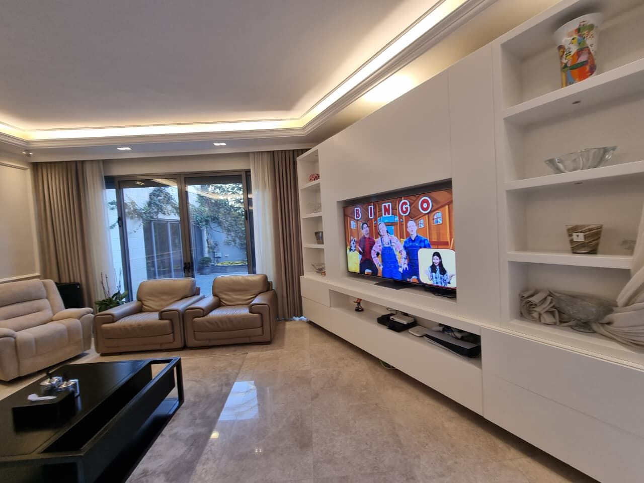 Abdoun, Apartments, Flats, Houses & Villas, JOD 27000/month,  3 BR,  225 Sq. Meter,  Semi-ground Floor Apartment For Rent In Abdoun