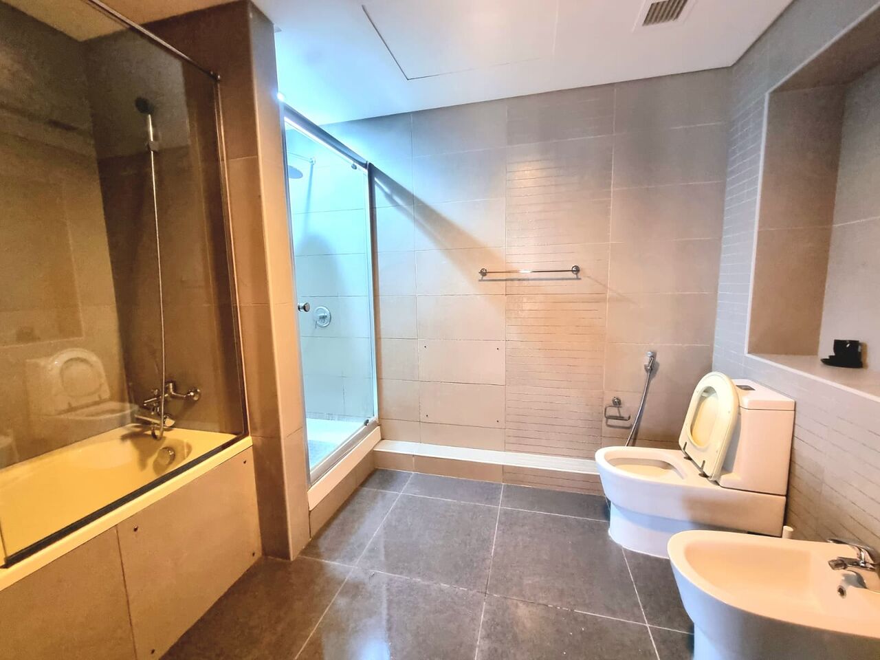 Amwaj Islands, Apartments, Flats, Houses & Villas, BHD 750/month,  Furnished,  3 BR,  200 Sq. Meter,  Unlimted EWA / 3 BR + Maid Room FF Duplex Apartment Close To Lagoon Park