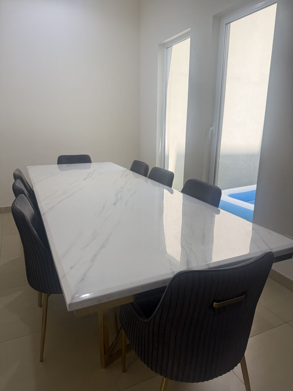 Muharraq, Furniture, BHD 450,  STUNNING MODERN 10-SEATER DINING TABLE FOR SALE