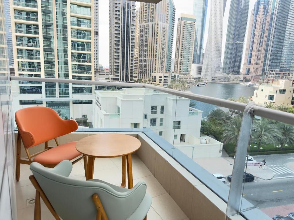 Dubai, Holiday/Vacation Rentals, AED 350/day,  2 BR,  Luxury 2BR Marina Apartment For Rent