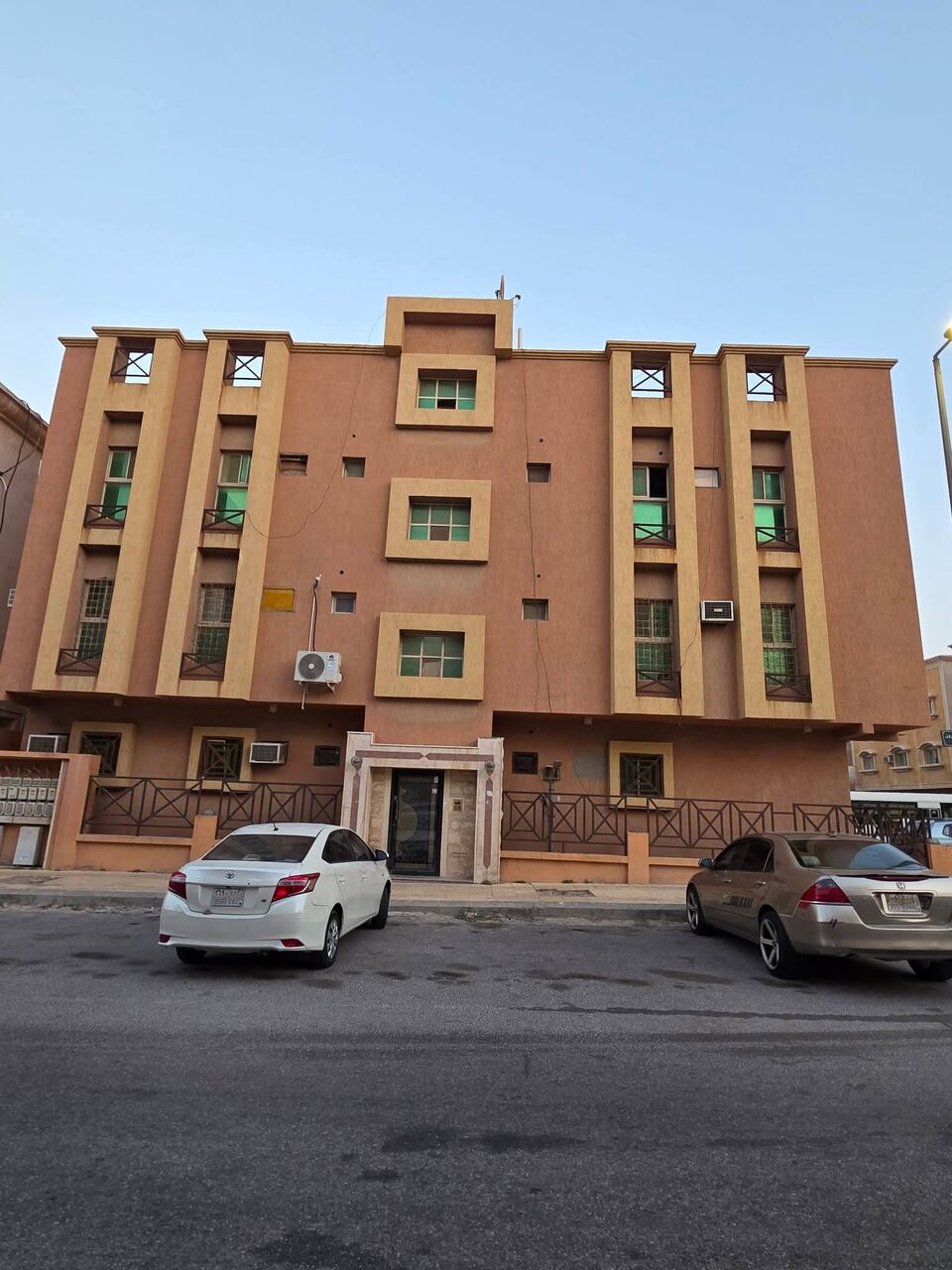 Khobar, Apartments, Flats, Houses & Villas, 3 BR,  3 BR A Large, Very Clean Family Apartment For Rent In Al Khobar 25,000 SAR/Year