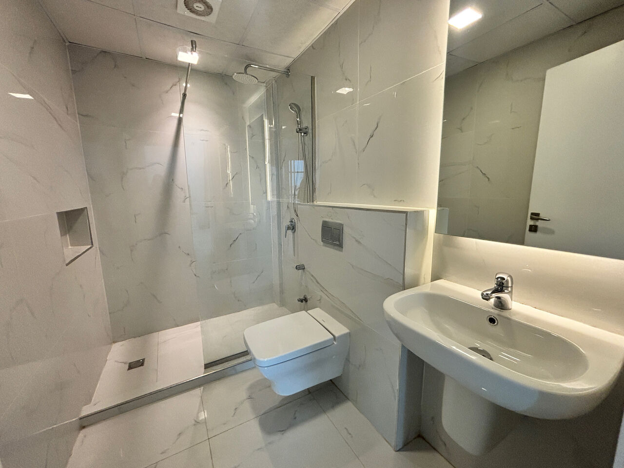 Segaya, Apartments, Flats, Houses & Villas, BHD 400/month,  2 BR,  Spacious & Bright 2BHK | Fully Furnished | Gym, Pool & WiFi | Salmaniya / Zinj / Segaya