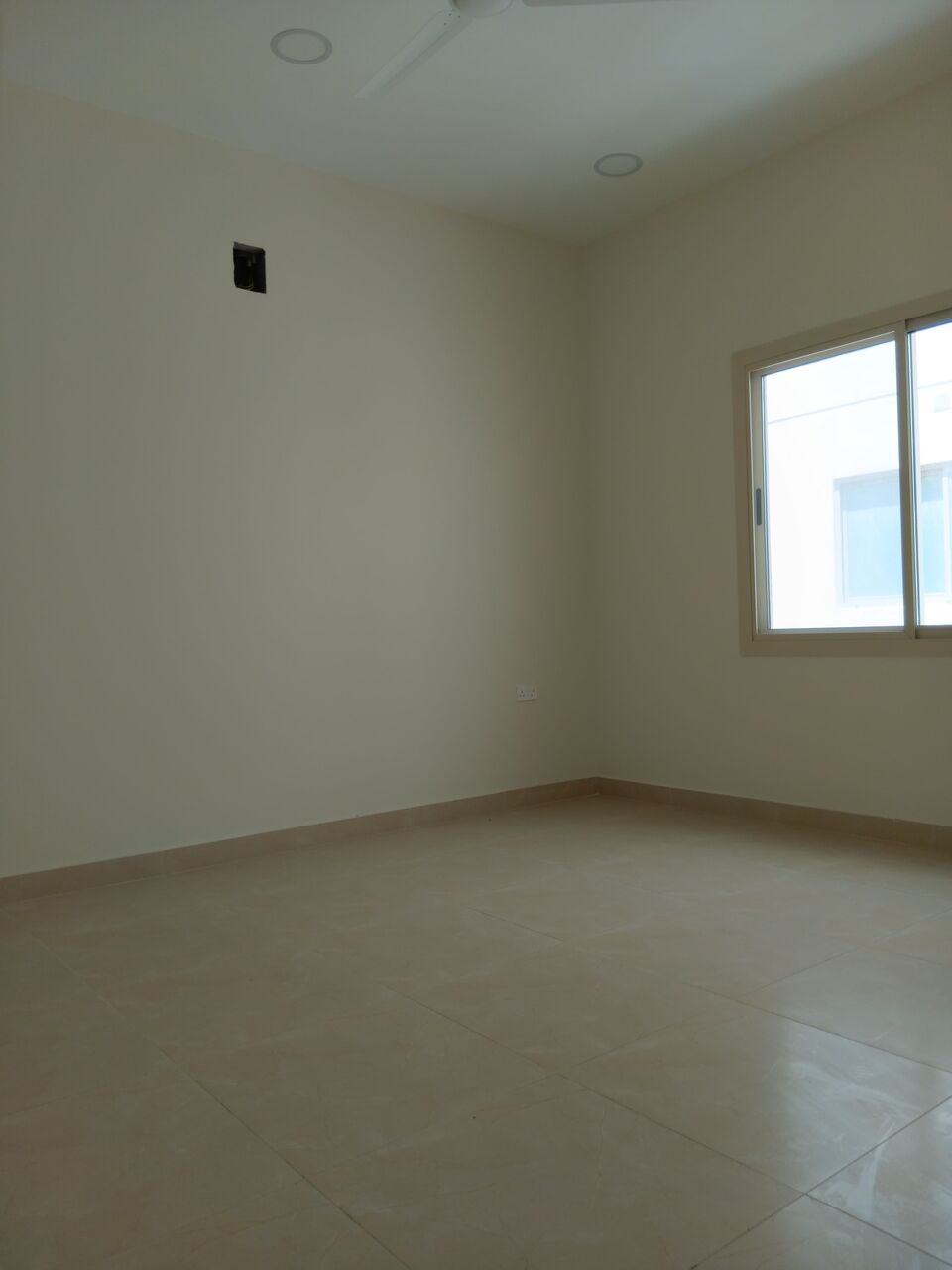 Manama, Apartments, Flats, Houses & Villas, BHD 250/month,  2 BR,  Flat For Rent