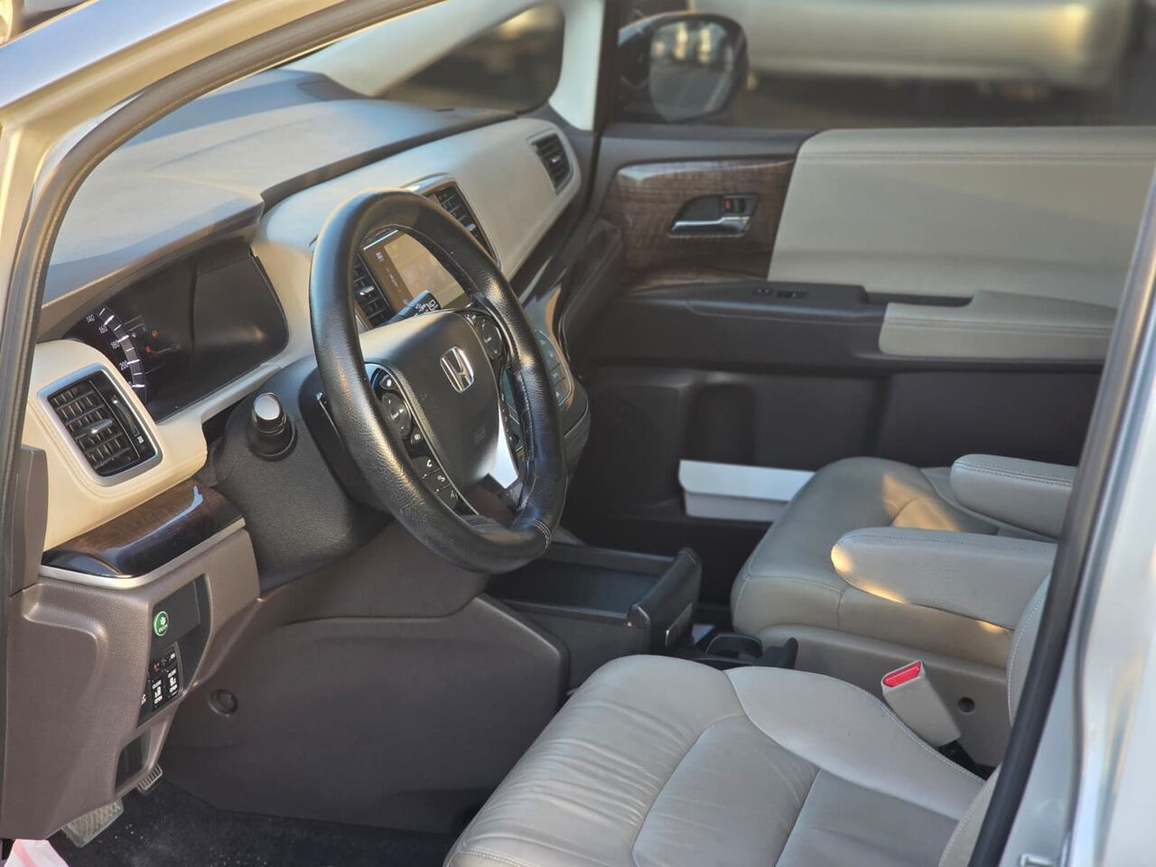 Manama, Vehicles, Cars & Trucks , BHD 3850,  Honda Odyssey,  2016,  Automatic,  120000 KM,    FOR SALE