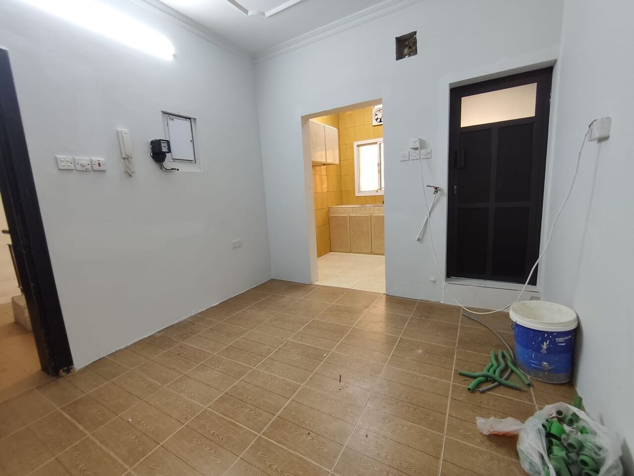 Salmaniya, Apartments, Flats, Houses & Villas, BHD 135/year,  1 BR,  Salmaniya:- 1Bhk Unfurnished Flat On Rent ...