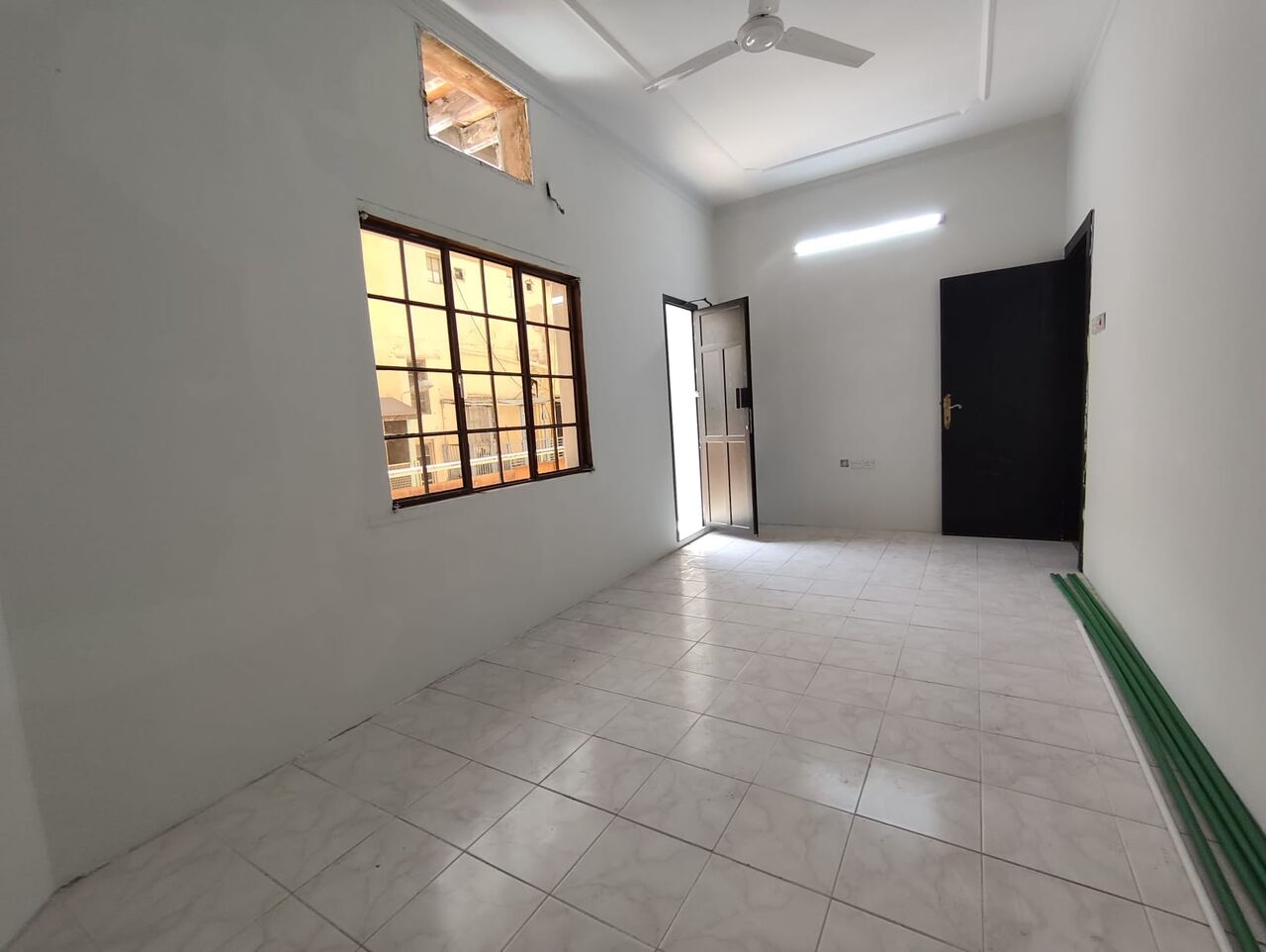 Salmaniya, Apartments, Flats, Houses & Villas, BHD 135/year,  1 BR,  Salmaniya:- 1Bhk Unfurnished Flat On Rent ...