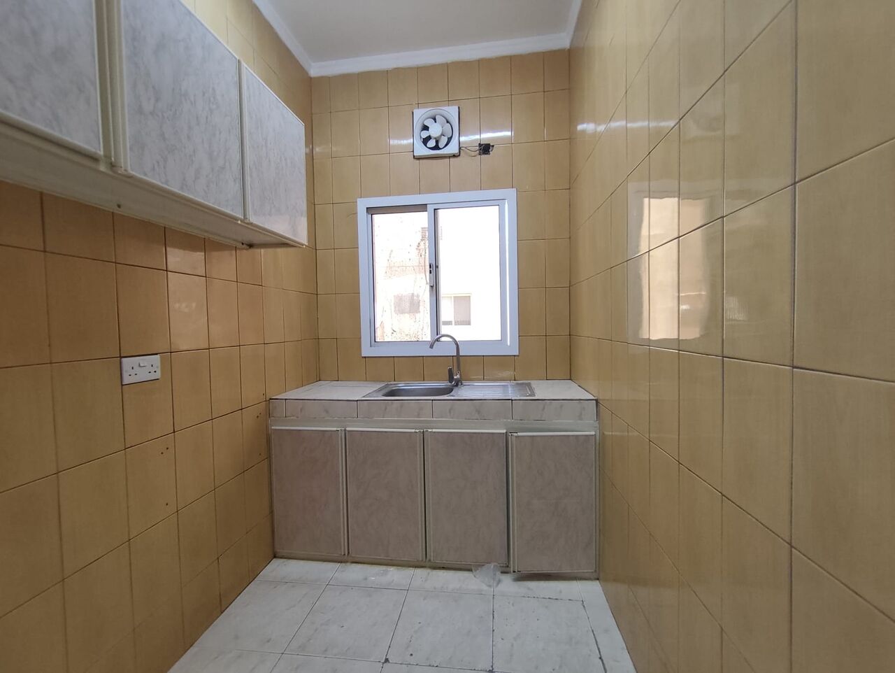 Salmaniya, Apartments, Flats, Houses & Villas, BHD 135/year,  1 BR,  Salmaniya:- 1Bhk Unfurnished Flat On Rent ...