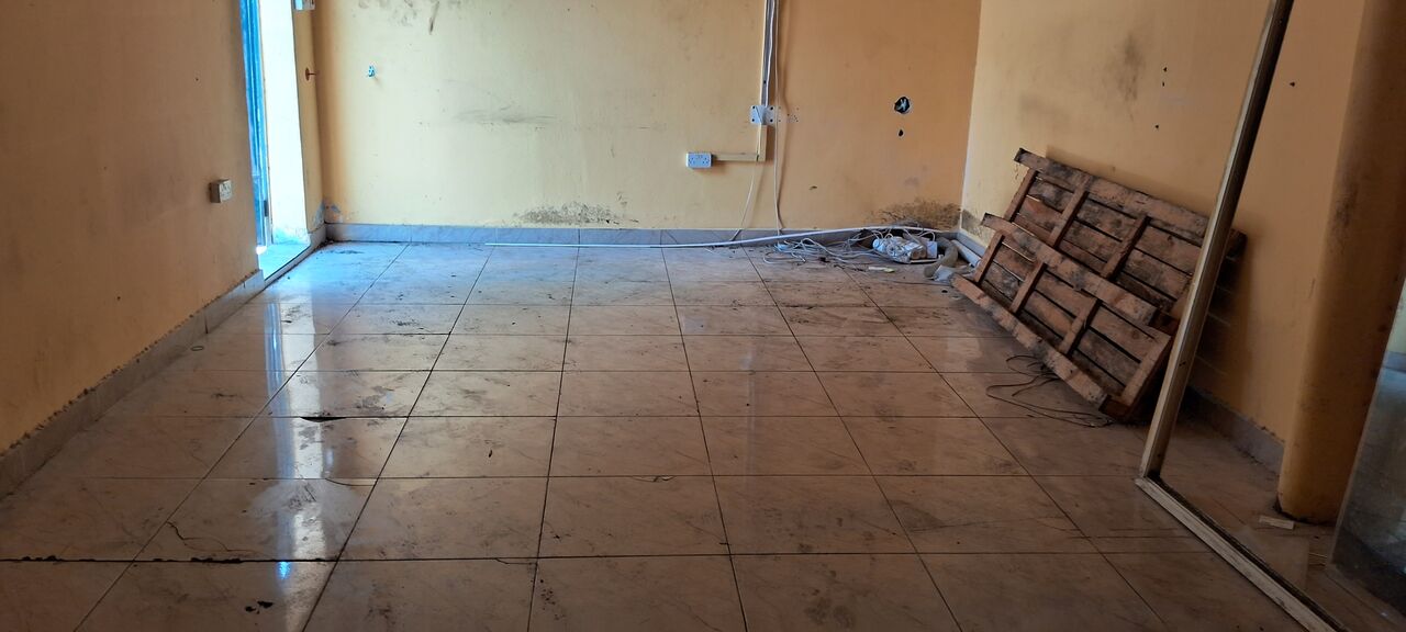 Salmabad, Warehouses, BHD 1200,  400 Sq. Meter,  Garage/  Workshop / Warehouse