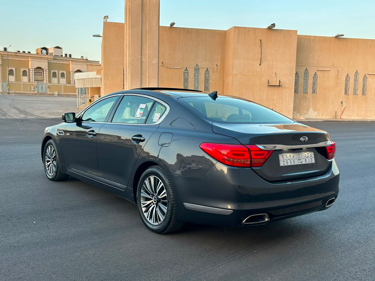Riyadh, Vehicles, Cars & Trucks , SAR 35000,  Kia Carens,  2015,  Automatic,  183000 KM,  Kia Quoris  For Sale