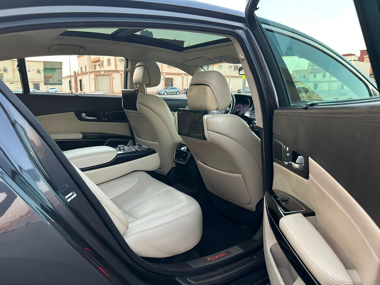 Riyadh, Vehicles, Cars & Trucks , SAR 35000,  Kia Carens,  2015,  Automatic,  183000 KM,  Kia Quoris  For Sale