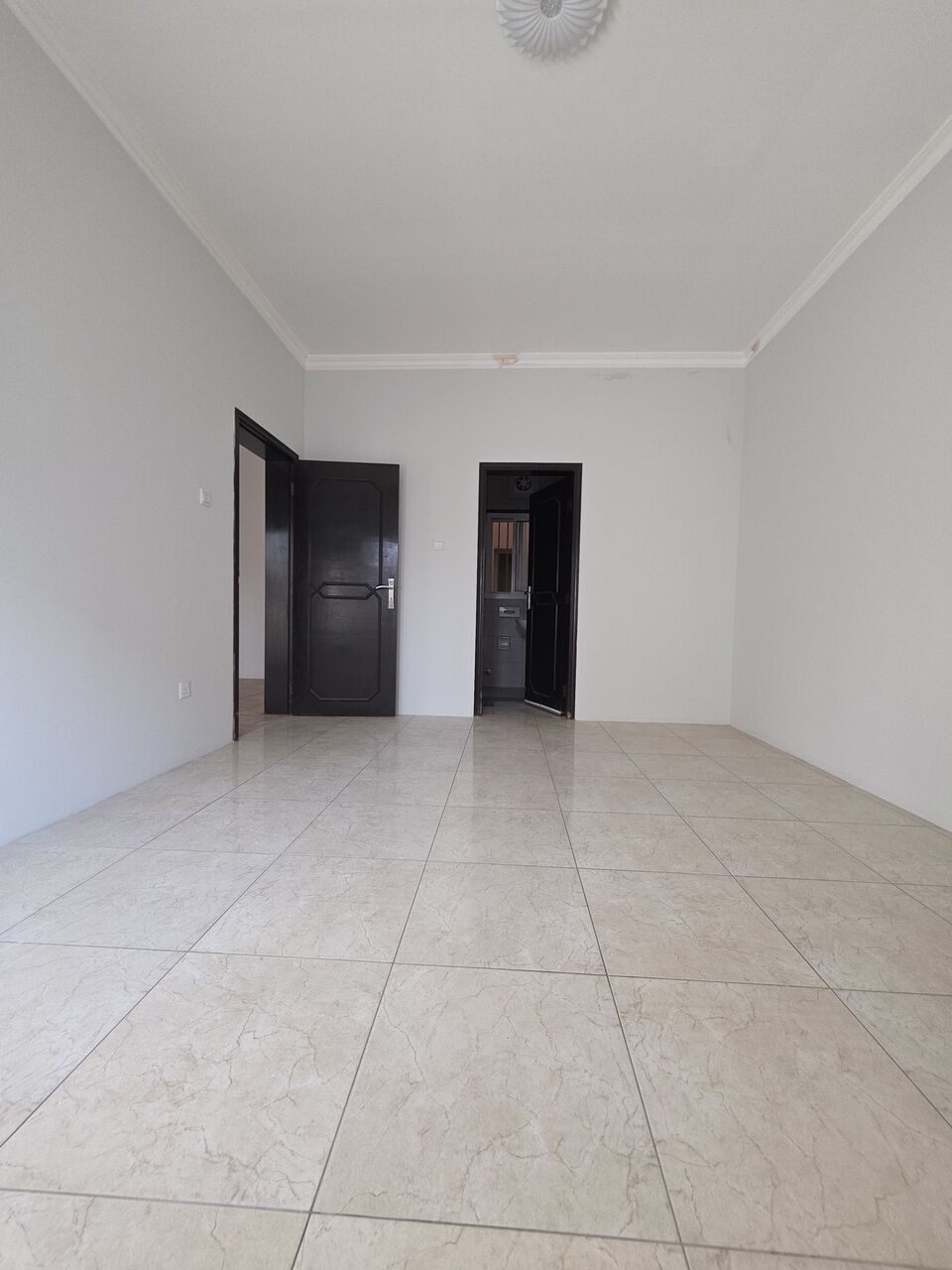 Adliya, Apartments, Flats, Houses & Villas, BHD 230/month,  2 BR,  Parking & Balcony - Semi Furnished Neet 2 BHK Family Flat Without Ewa @230/BD In Adliya