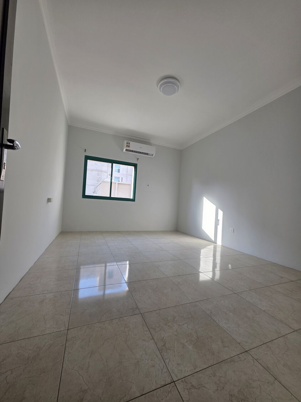 Adliya, Apartments, Flats, Houses & Villas, BHD 230/month,  2 BR,  Parking & Balcony - Semi Furnished Neet 2 BHK Family Flat Without Ewa @230/BD In Adliya