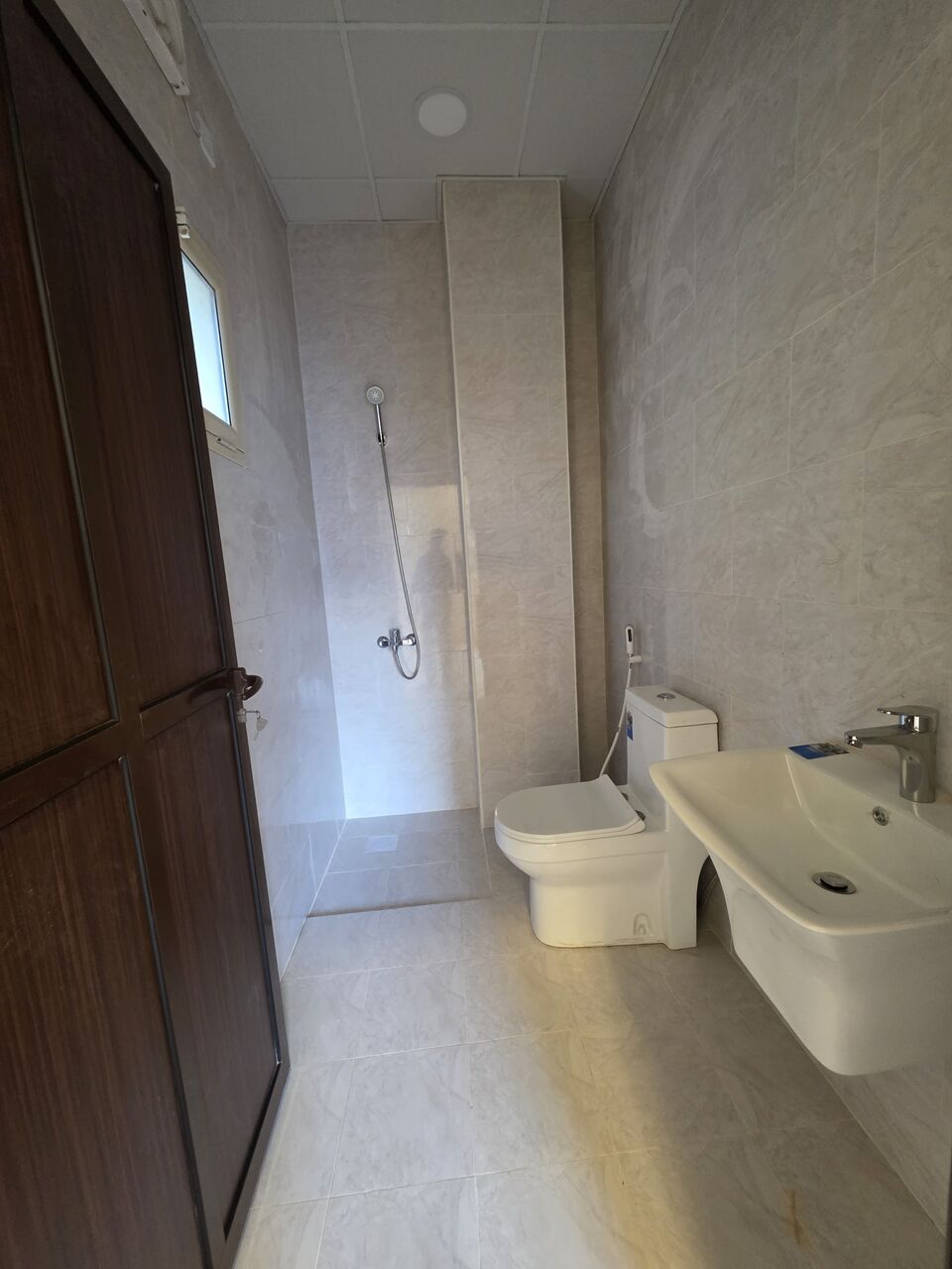 Manama, Apartments, Flats, Houses & Villas, BHD 280/month,  2 BR,  * Brand New - Neet Semi Furnished 2 BHK Flat With Ewa & Parking @ 280/BD In Um Al Assam