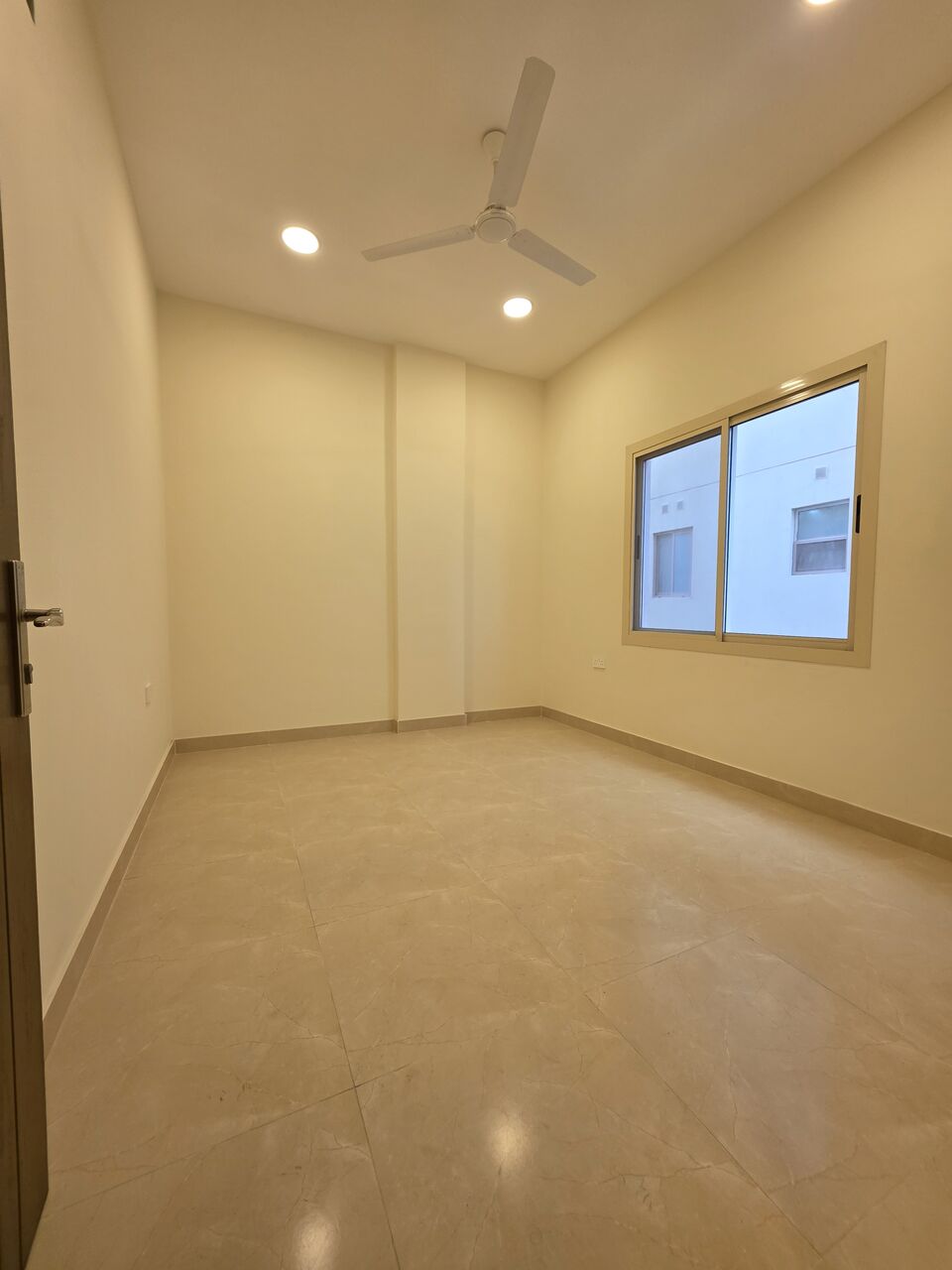 Manama, Apartments, Flats, Houses & Villas, BHD 310/month,  3 BR,  * Brand New - Neet Semi Furnished 3 BHK Flat With Ewa & Parking @ 310/BD In Um Al Assam