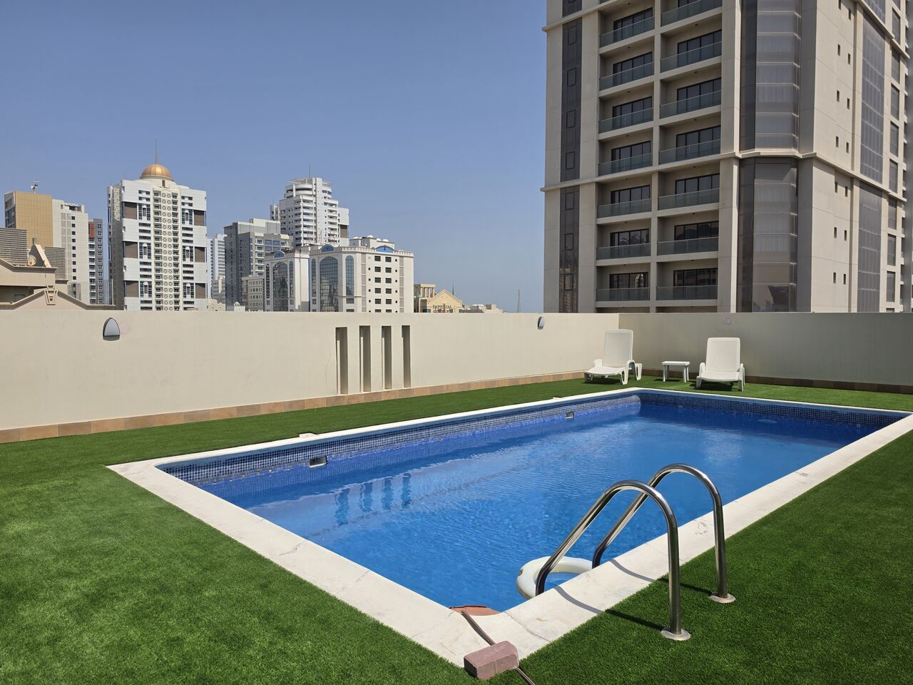 Juffair, Apartments, Flats, Houses & Villas, BHD 350/month,  Furnished,  2 BR,  Highly Spacious | Wifi & Hk |Closed Kitchen | Family Building | Near Ramez Mall Juffair