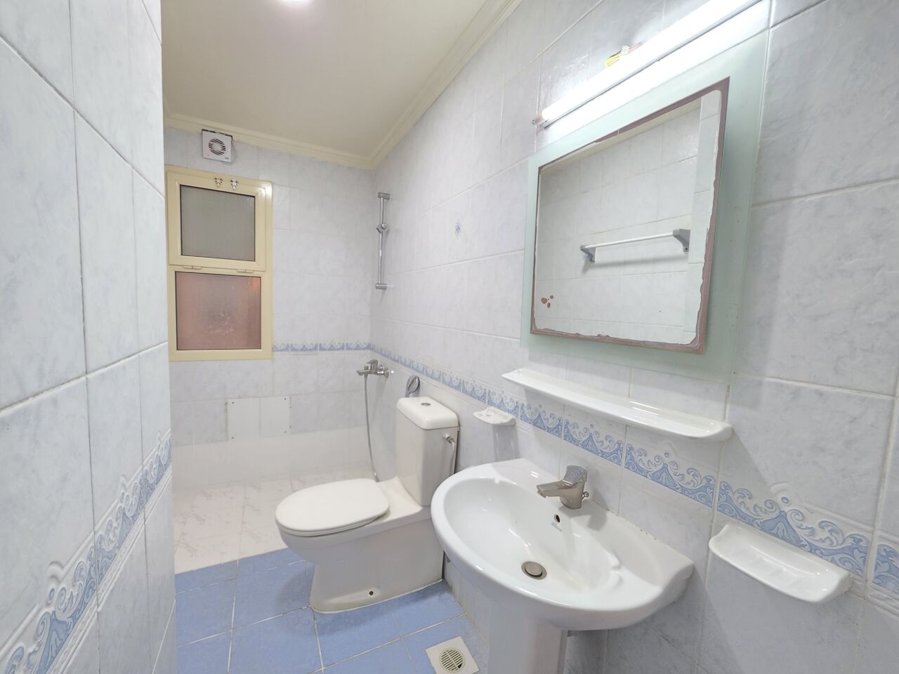 Juffair, Apartments, Flats, Houses & Villas, BHD 325/month,  Furnished,  2 BR,  Awesome 2 Bhk | Gas Connection | Free Wifi & Hk Services | Near Ramez Mall Juffair