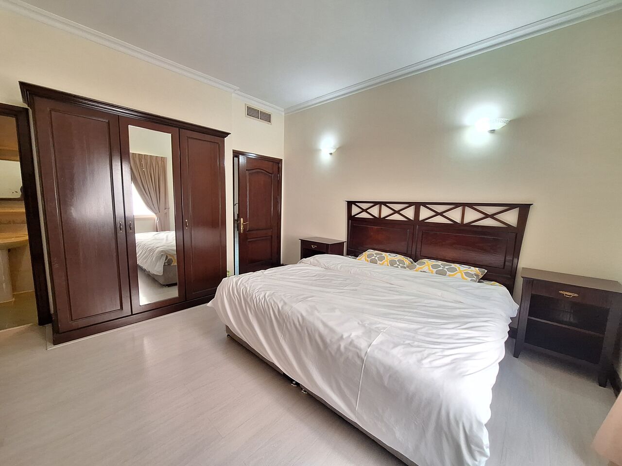 Juffair, Apartments, Flats, Houses & Villas, BHD 325/month,  Furnished,  2 BR,  Awesome 2 Bhk | Gas Connection | Free Wifi & Hk Services | Near Ramez Mall Juffair