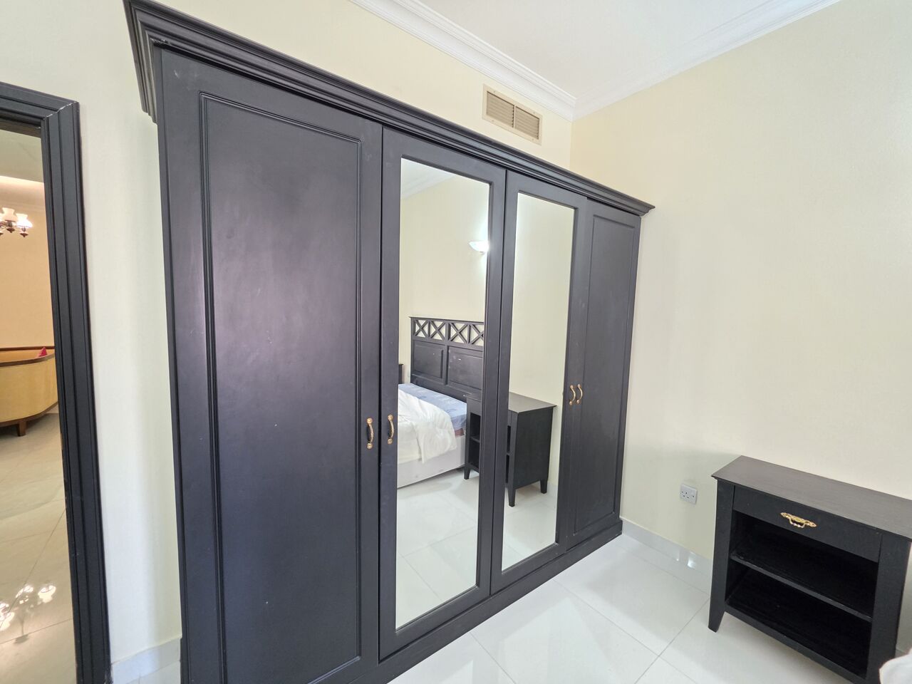 Juffair, Apartments, Flats, Houses & Villas, BHD 325/month,  Furnished,  2 BR,  Awesome 2 Bhk | Gas Connection | Free Wifi & Hk Services | Near Ramez Mall Juffair