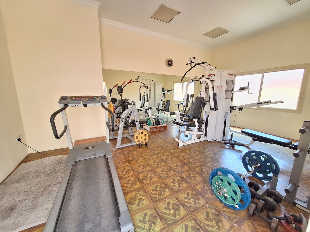 Juffair, Apartments, Flats, Houses & Villas, BHD 425/month,  Furnished,  3 BR,  Huge 3 Bhk | Gas Connection | Free Wifi & Hk | Balcony | Near Ramez Mall Juffair