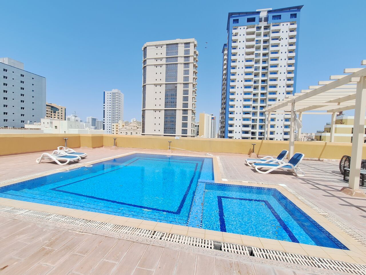 Juffair, Apartments, Flats, Houses & Villas, BHD 425/month,  Furnished,  3 BR,  Huge 3 Bhk | Gas Connection | Free Wifi & Hk | Balcony | Near Ramez Mall Juffair