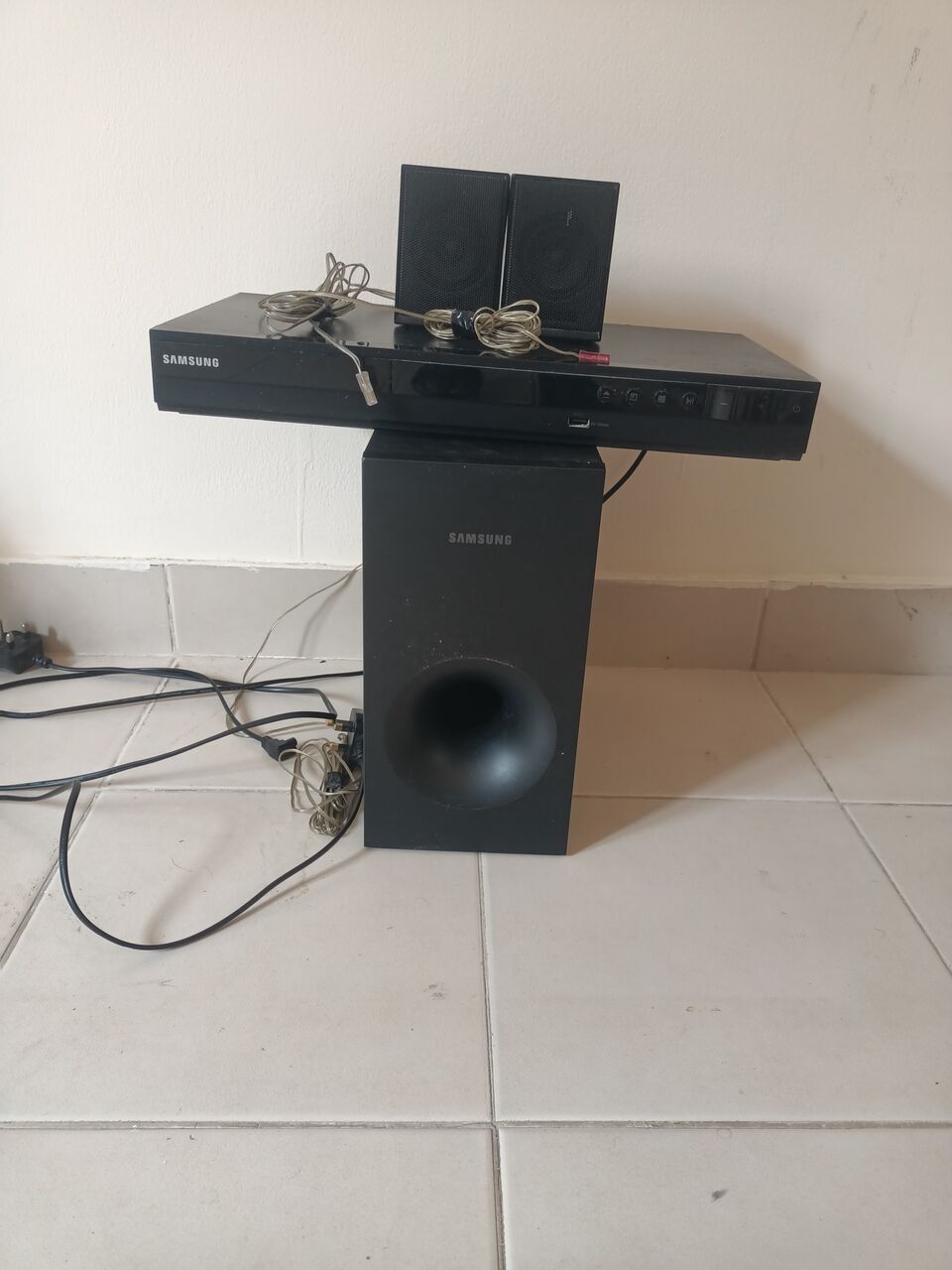 Umm Al Hassam, Air Conditioners, BHD 55,  Home Theatre & Window AC 2.0Ton