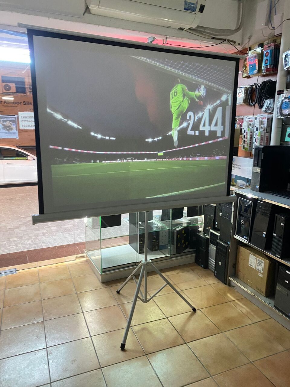 Manama, Electronics, BHD 47,  Bundle Offer New Home Cinema Projector + Tripod Screen With Stand Enjoy Football World Cup