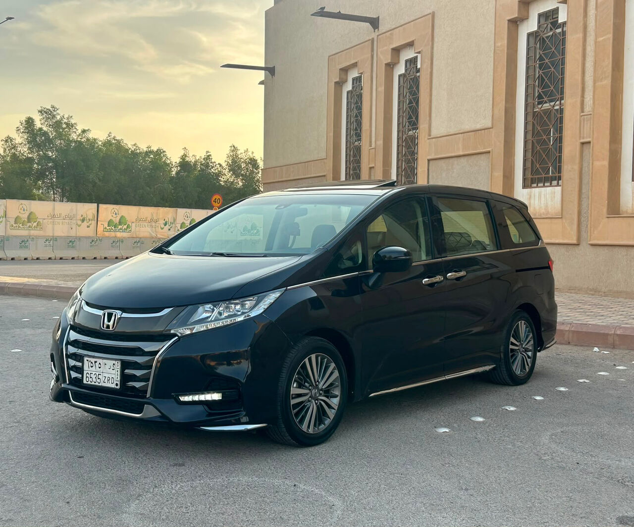 Riyadh, Vehicles, Cars & Trucks , SAR 59000,  Honda Odyssey,  2018,  Automatic,  159000 KM,    For Sale &ndash; Full Option (Highest Trim)
