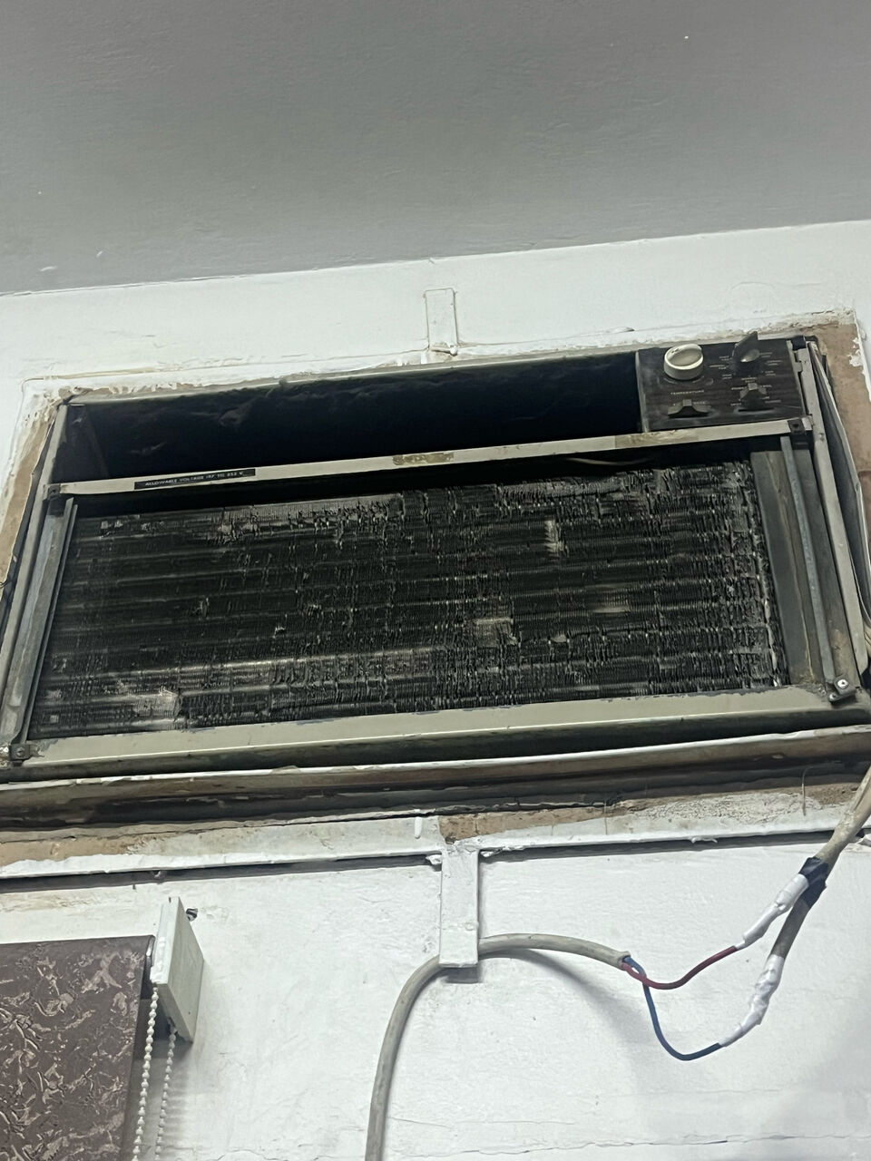 Al-Muzahmiya, Air Conditioners, SAR 400,  Window AC For Sale - Good Condition
