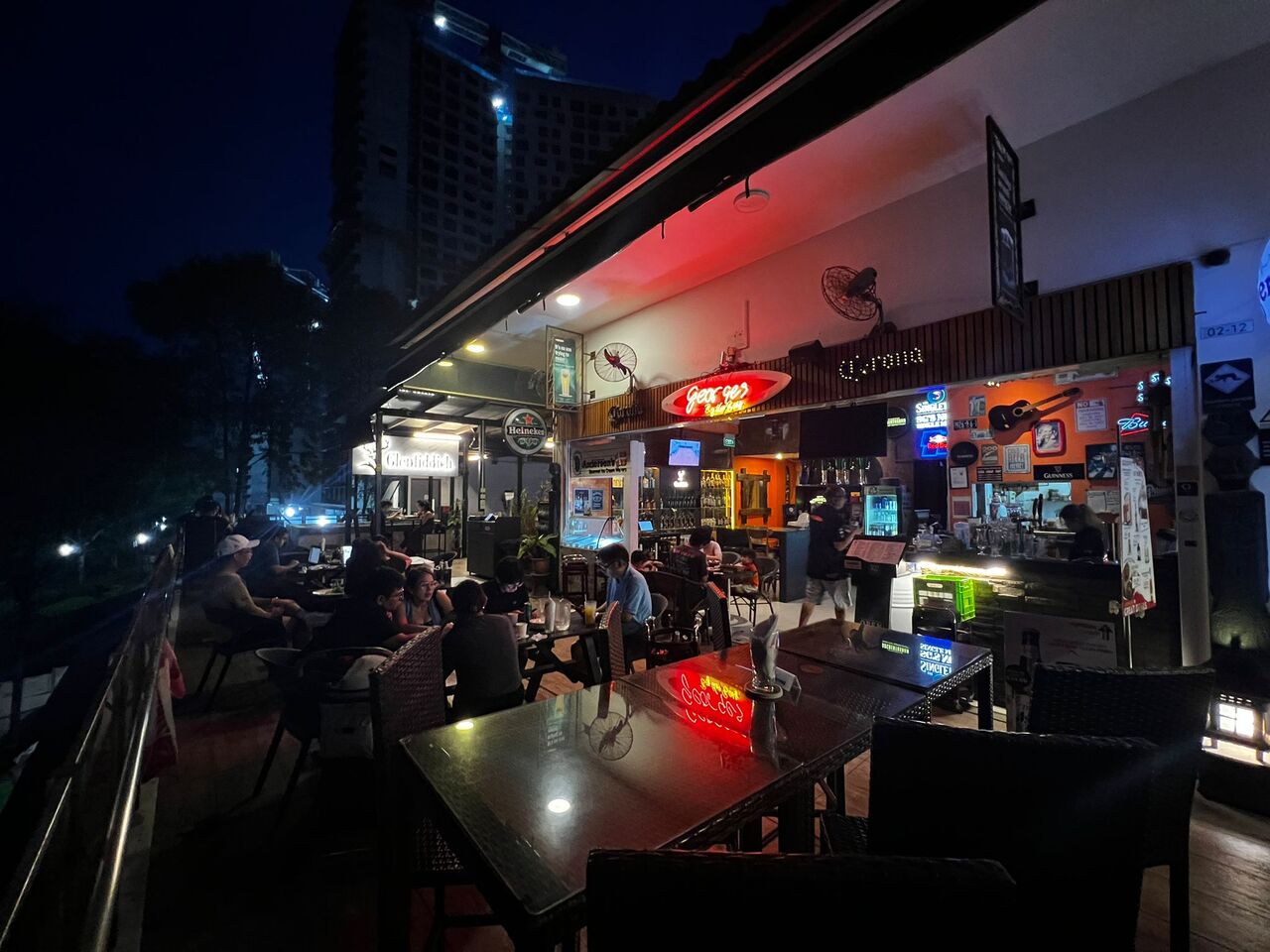 Singapore, Food & Drink, Looking For The Best Happy Hour Deals? Visit Us Today