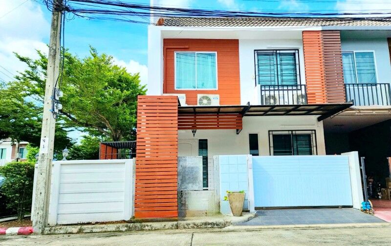 Bangkok, Villas, THB 23999,  28 Sq. Feet,  Corner House, 3 Bedrooms, The Crystal Ekkamai-Ramindra, 900 M., 28 Sq M., 224 Sq M.,