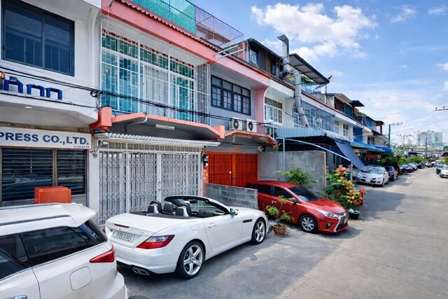 Bangkok, Villas, THB 17499,  16 Sq. Feet,  Near Terminal 21 Rama 3, Only 3 Km., 3 Floors, 3 Bedrooms, 3 Bathrooms, Sathu Pradit