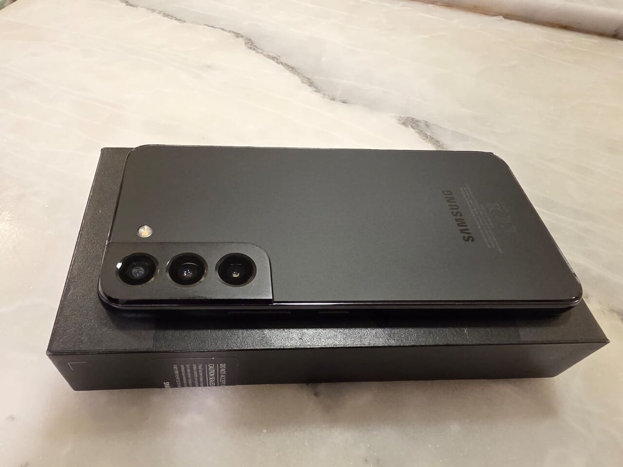 Al Sulaymaniyyah, Mobile Phones, SAR 1350,  Samsung Galaxy S22 (Black) 256GB